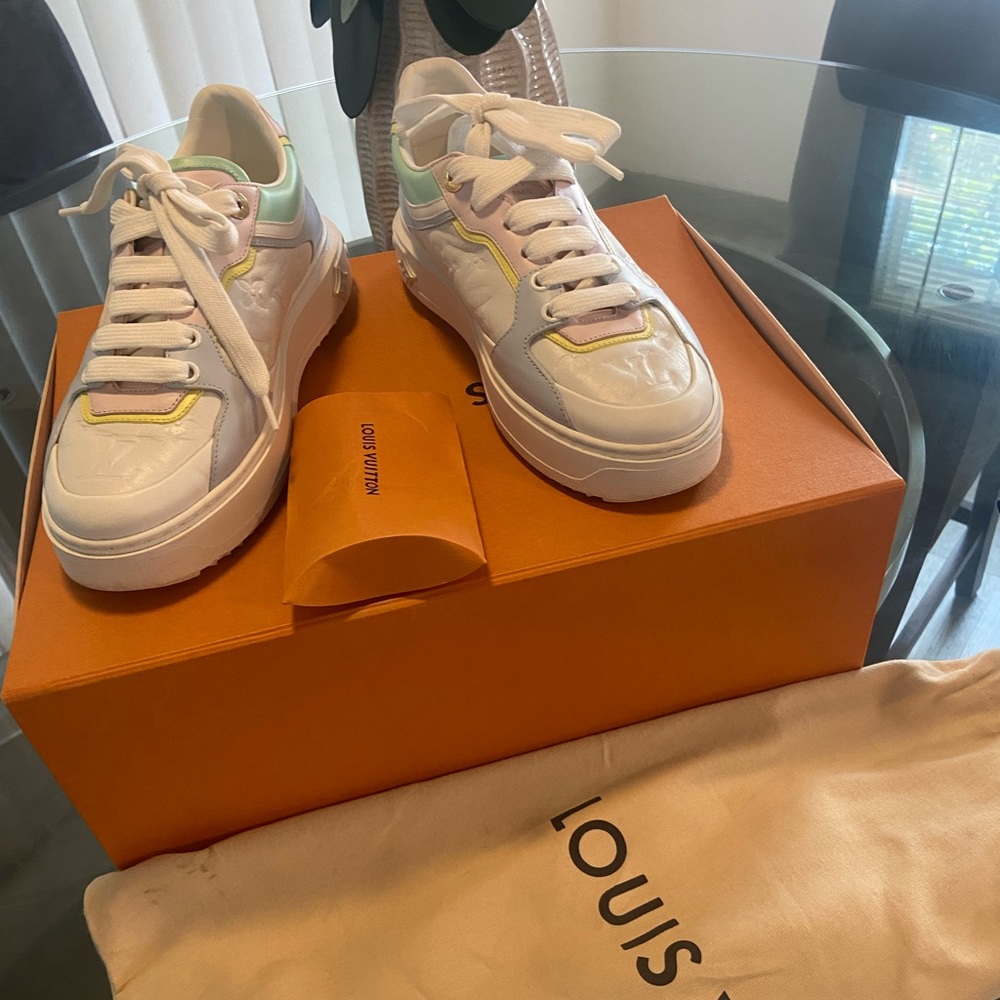 Louis Vuitton women shoe size 7